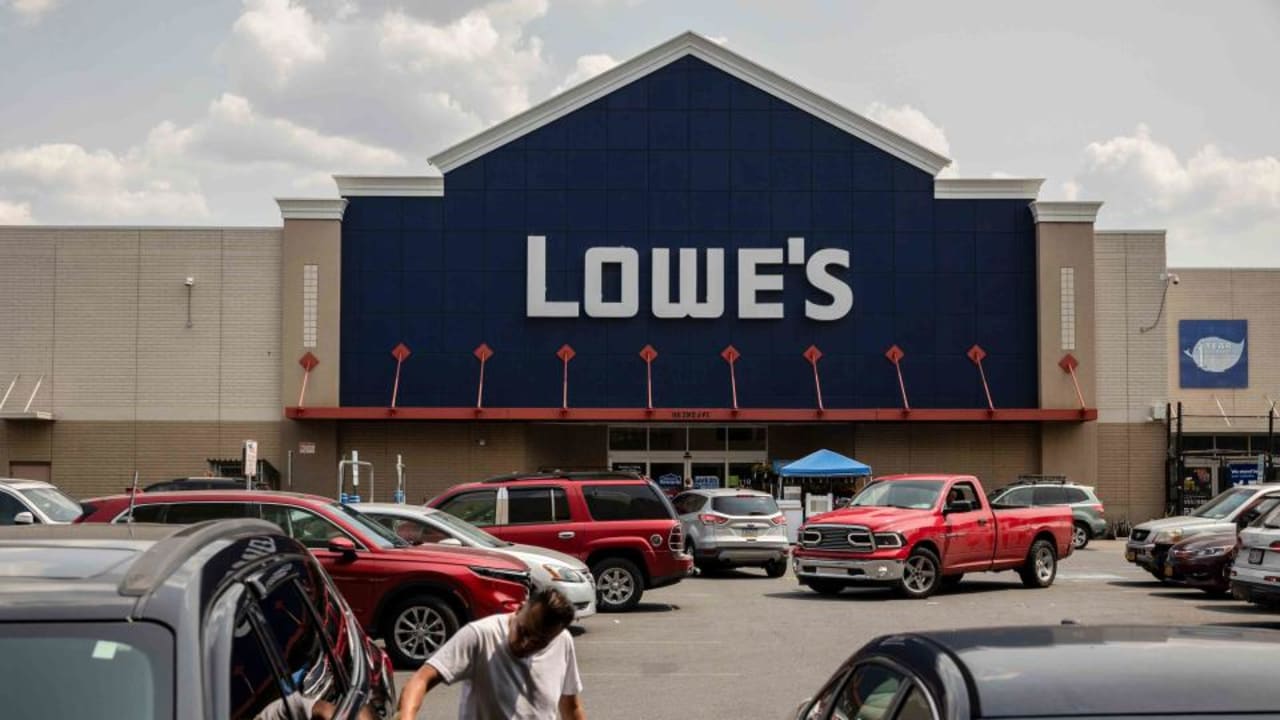 Lowe's Mengatakan Pertumbuhan Penjualan 2025 Kemungkinan Terjadi Saat Menetapkan Target Keuangan