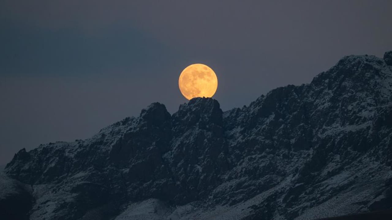 Bulan Dingin: Tepatnya Kapan Melihat Terbitnya Bulan Purnama Paling Utara Selama 19 Tahun Akhir Pekan Ini