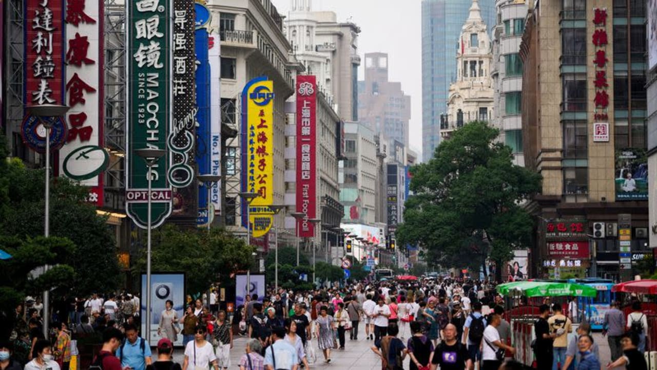 Eksklusif - China merencanakan defisit anggaran rekor sebesar 4% dari PDB pada tahun 2025, kata sumber.