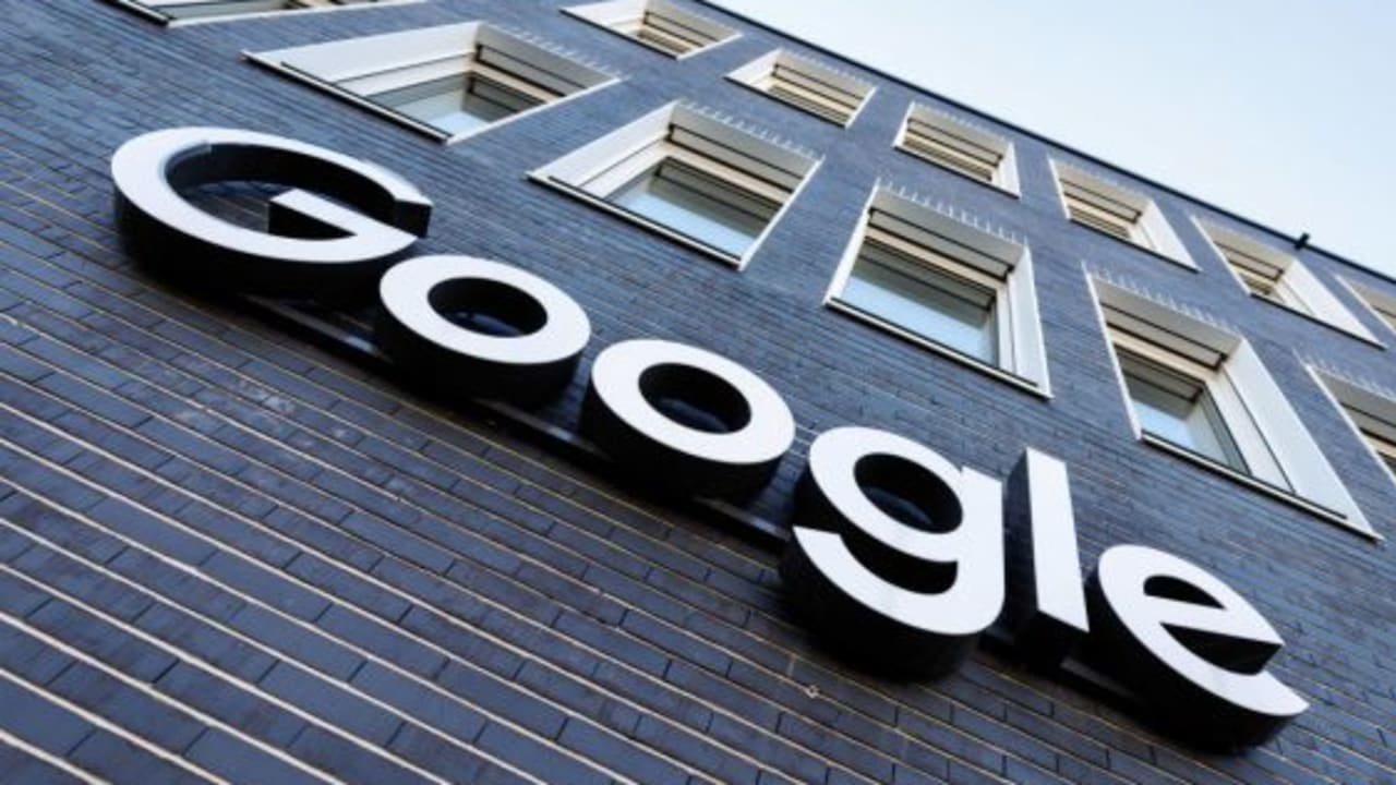 Google mengatakan pelanggan dapat menggunakan AI-nya di domain 'berisiko tinggi', asalkan ada pengawasan manusia.
