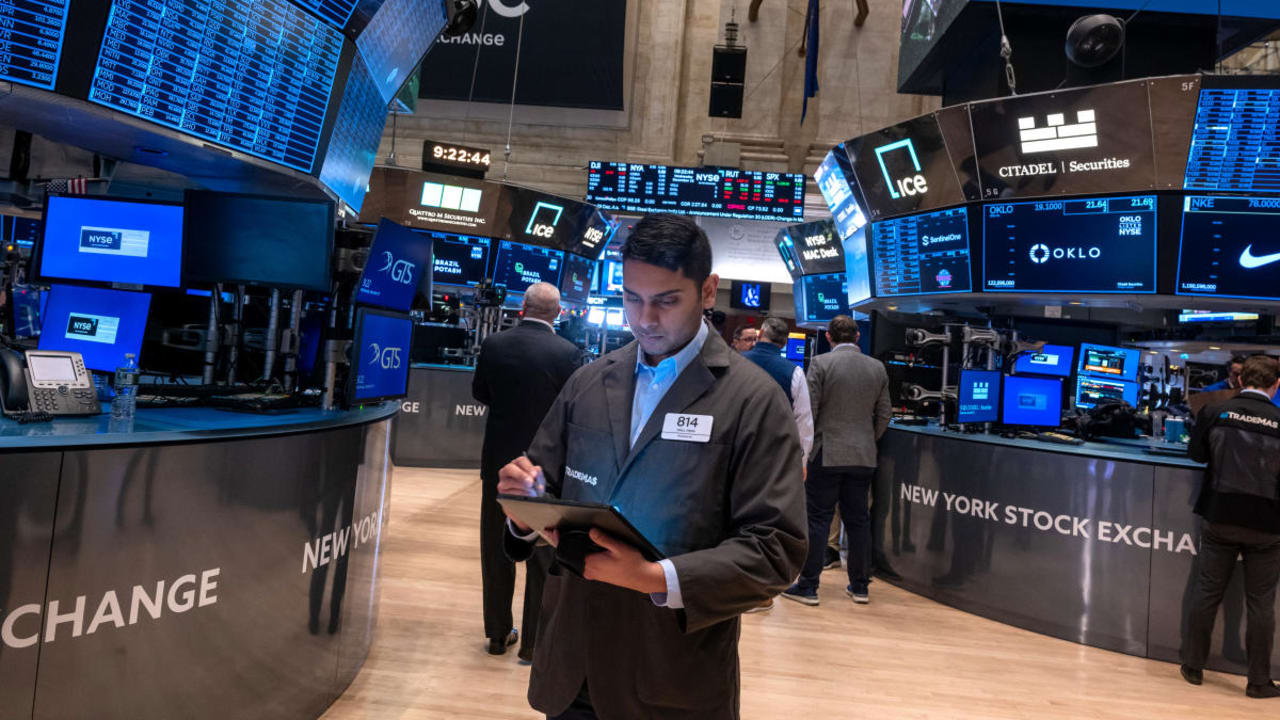Teknologi Mendorong Pemulihan Saat Nasdaq 100 dan S&P 500 Naik 1%: Ringkasan Pasar
