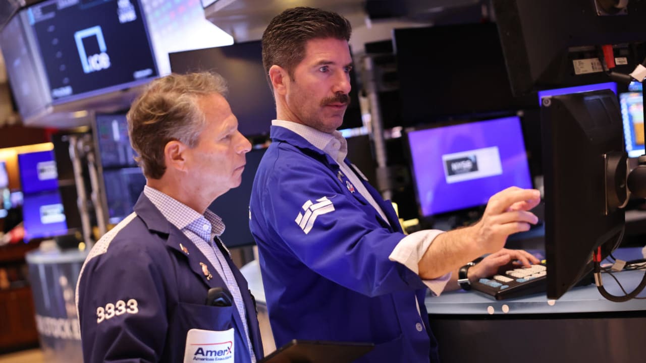 Wall Street Bersiap untuk Laporan Pekerjaan saat Saham Berfluktuasi: Ringkasan Pasar