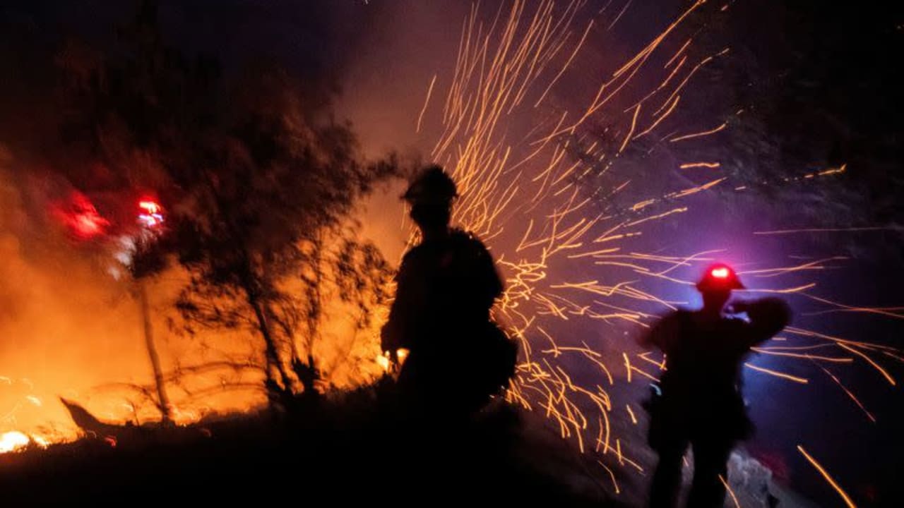 Perusahaan asuransi AS merosot saat estimasi kerugian akibat kebakaran hutan di Los Angeles mencapai Rp 328.90 triliun ($20 miliar) .