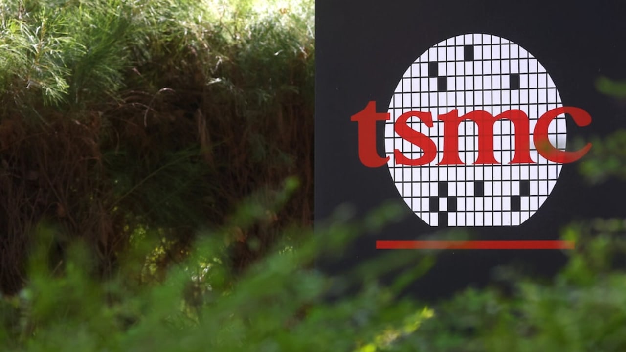 TSMC mulai memproduksi chip 4-nanometer di Arizona, kata Raimondo.