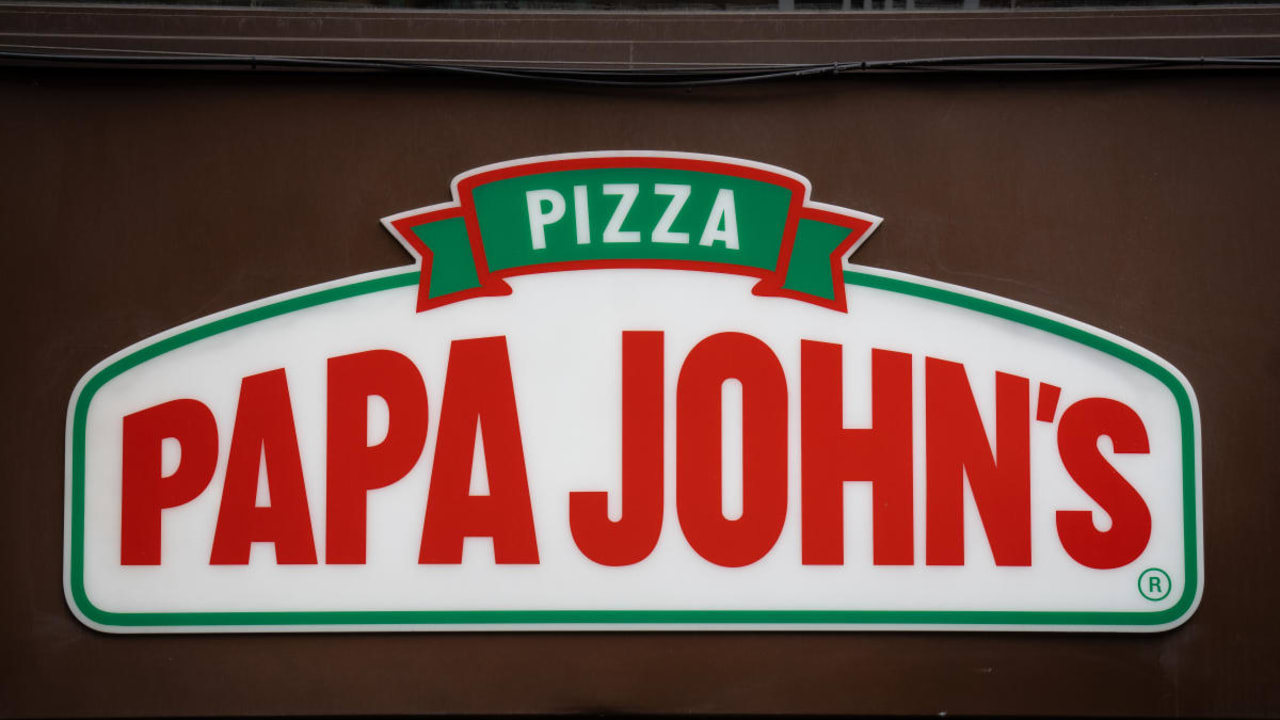 Papa John's sedang mencari resep baru setelah tahun yang tidak memuaskan.