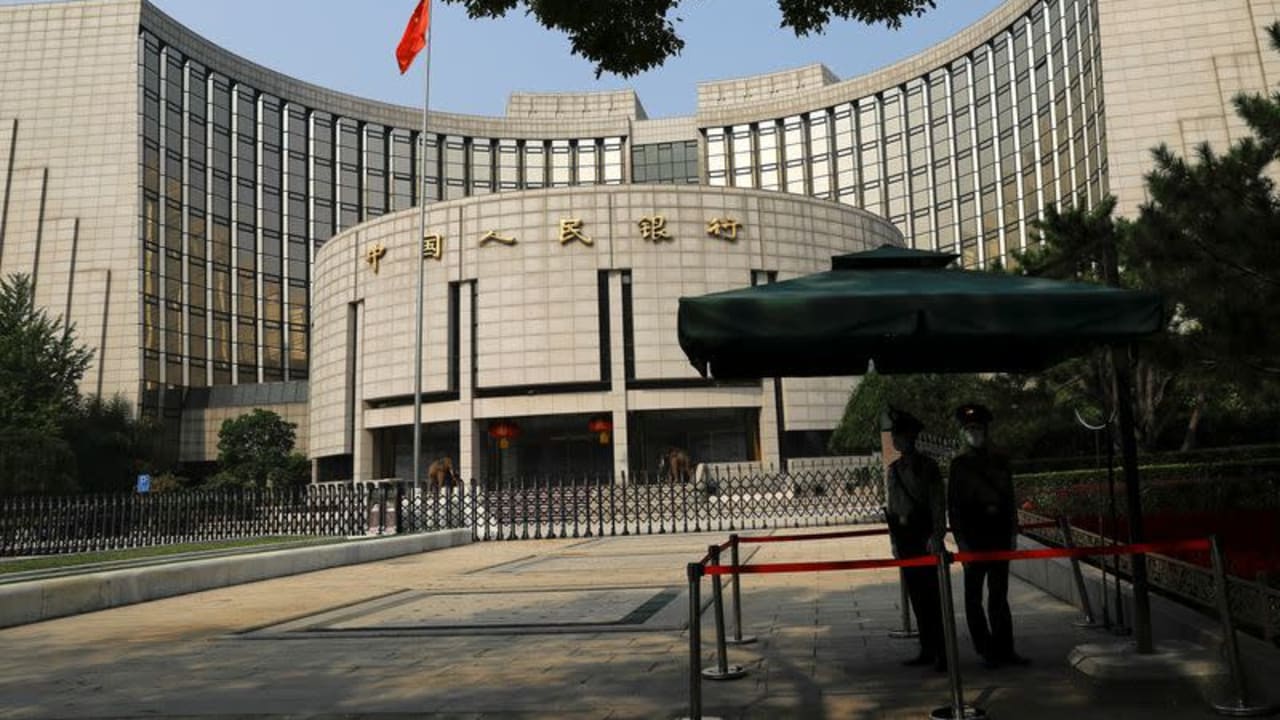 China mempertahankan suku bunga acuan tidak berubah.