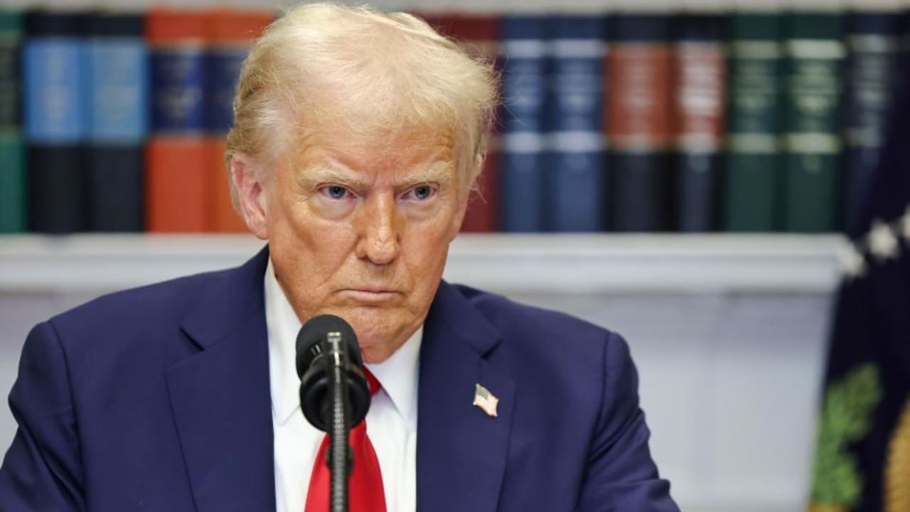 Trump Memperluas Ancaman Tarif ke China, Eropa pada Hari Kedua di Kantor