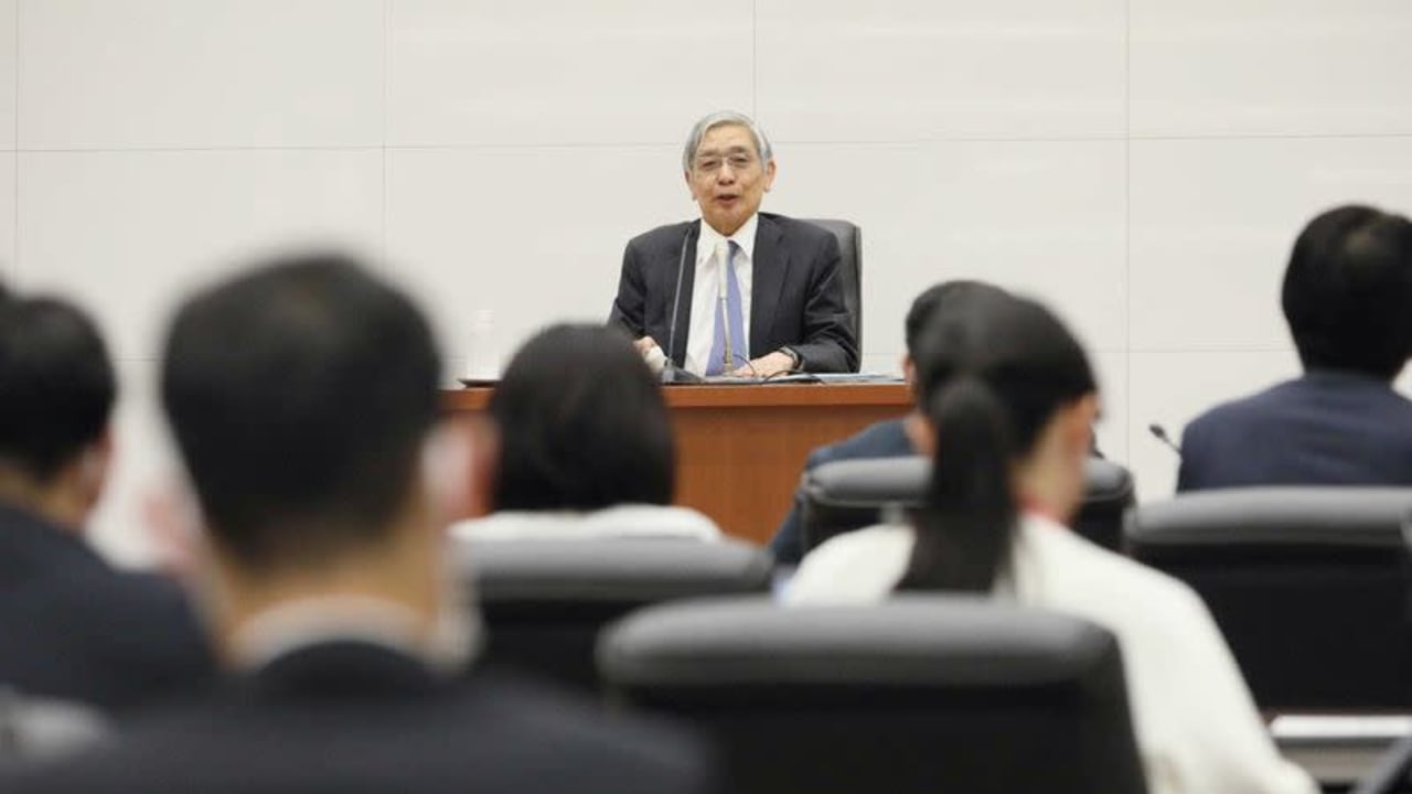 'Bazooka' Kuroda kehilangan penggemar di dalam BOJ pada saat diperluas, menunjukkan menit.