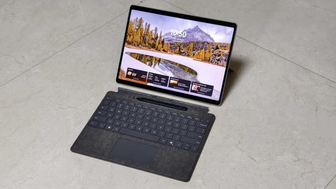 Microsoft Surface Pro 11 Elegan, Efisien, dan Mahal