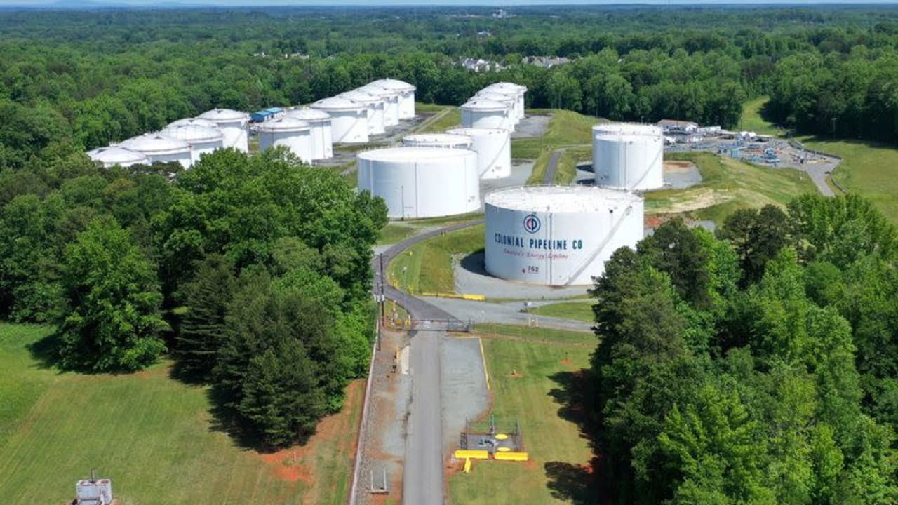 Colonial Pipeline menanggapi protes atas perubahan pengiriman bensin yang diusulkan.