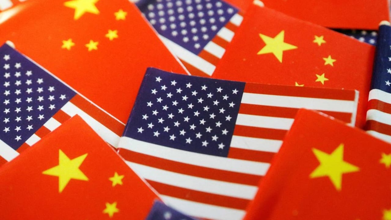 Persaingan Ketat AI: China Tantang Dominasi AS di Sektor AI