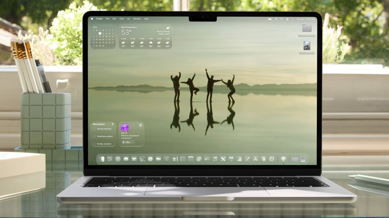Mengupas Tampilan Liquid Glass dan Fitur Baru Spotlight di macOS Tahoe 26