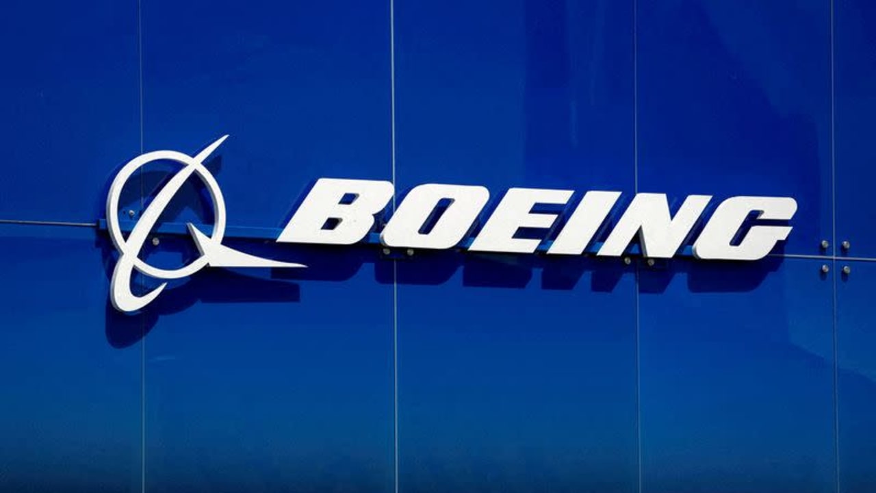 Boeing menunjuk mantan CEO Vanguard, Buckley, sebagai anggota dewan.