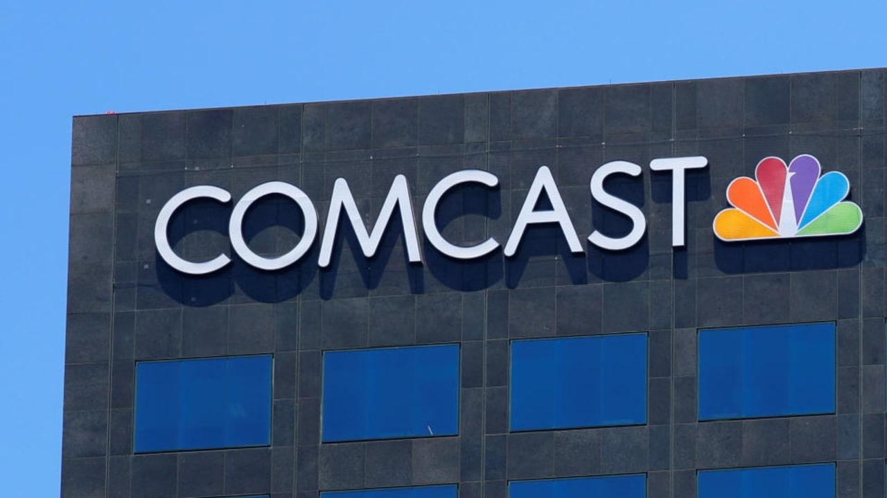 Comcast mengumumkan rencana untuk memisahkan jaringan TV termasuk MSNBC dan CNBC untuk bermain 'serangan' di lanskap media baru.