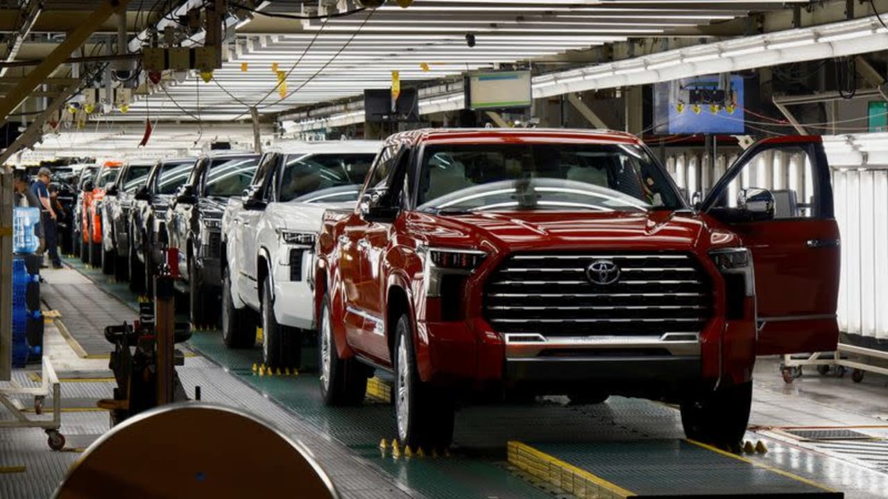 Produksi global Toyota mengalami penurunan selama sembilan bulan berturut-turut pada bulan Oktober.