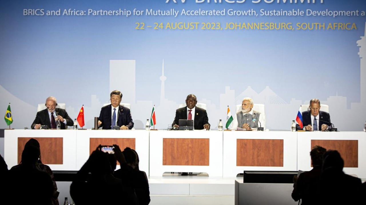 Trump Menuntut 'Komitmen' Dari Negara-Negara BRICS untuk Menggunakan Dolar