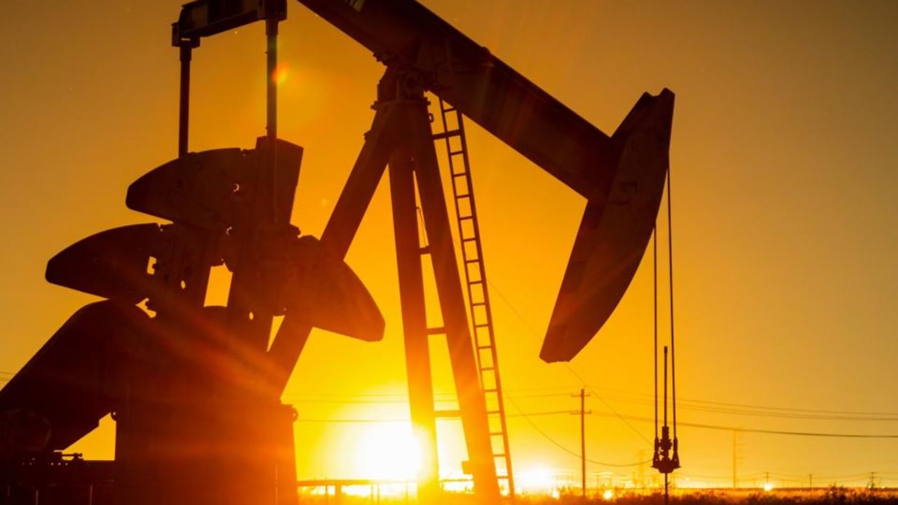 Minyak Bertahan Dekat Rp 1.18 juta ($72) Saat OPEC+ Merencanakan Kembalinya Produksi Secara Bertahap dan Lebih Lambat