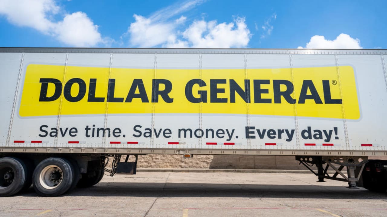 Konsumen Dollar General dan Dollar Tree terus mengencangkan ikat pinggang mereka seiring dengan risiko tarif yang mengintai.