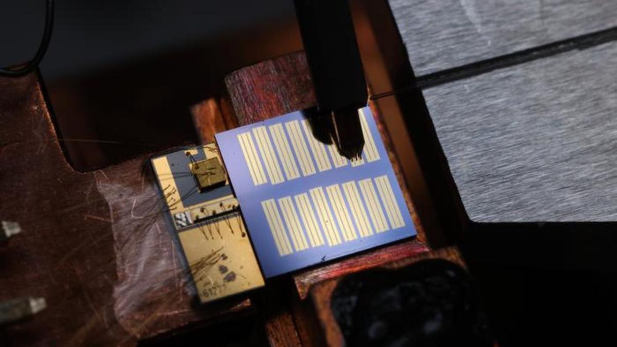 Inovasi Comb Optik Ultra-Luas dan Hemat Energi dalam Ukuran Mini