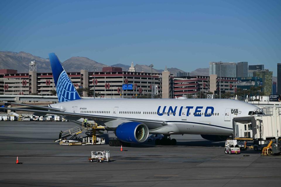 United Airlines Sukses Tingkatkan Pendapatan dari Tiket Premium dan Ekonomi Dasar