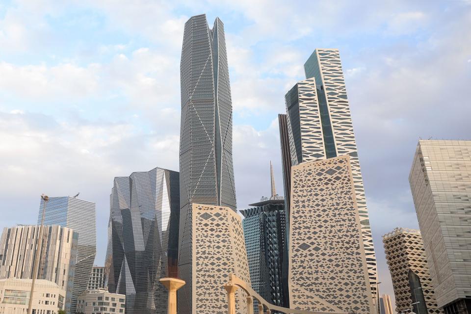 Saudi Arabia Lanjutkan Terbitkan Obligasi Dolar untuk Biayai Visi 2030