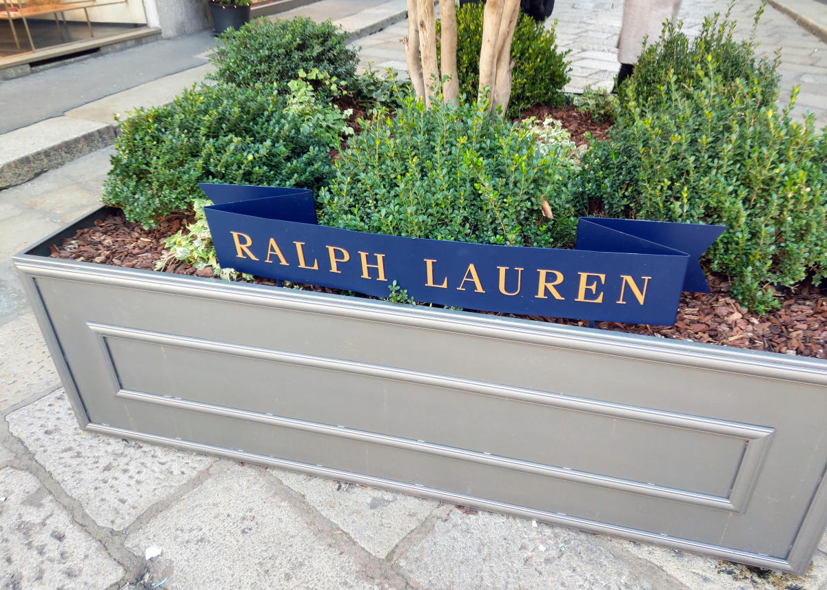 Tarif Impor 25% Pada China Tantang Ralph Lauren Kelola Produksi dan Harga