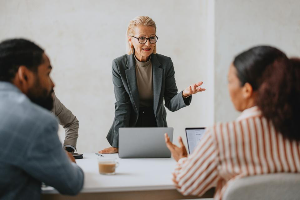 Strategi Kunci Berinovasi dan Beradaptasi dengan Revolusi AI