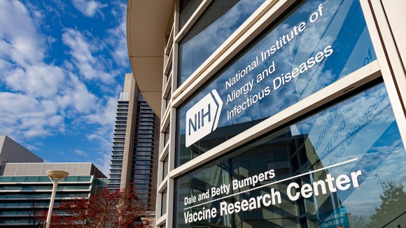 Kebijakan Trump Memicu Krisis Pendanaan dan Ketidakpastian Risèt NIH