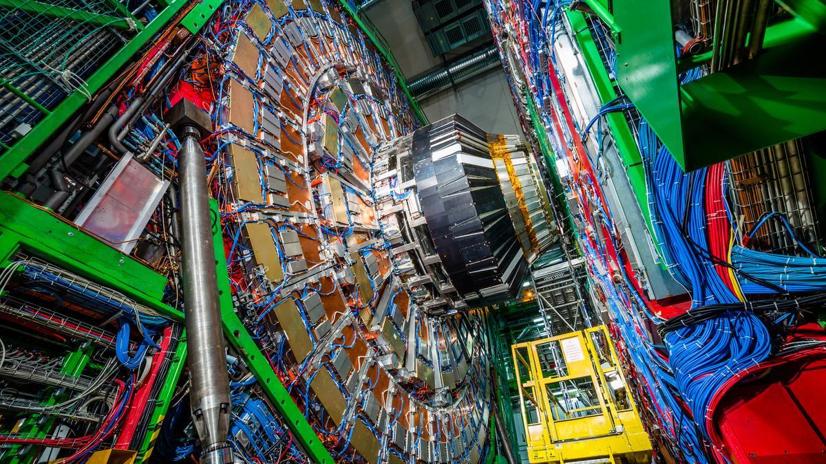 Quark Top dan Uji Ketat Relativitas Khusus dengan Large Hadron Collider