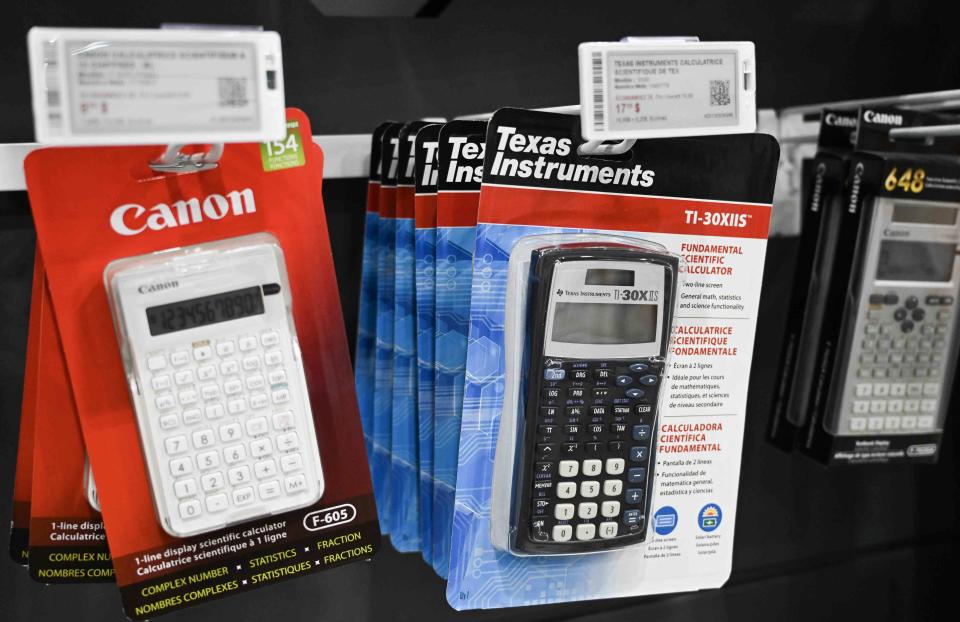 Saham AS Melemah Usai Texas Instruments Beri Prediksi Lemah, Energi Terbarukan Melesat