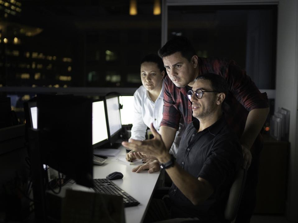 Cara Baru Mengajarkan AI Kecil dari AI Besar Agar Semakin Pintar