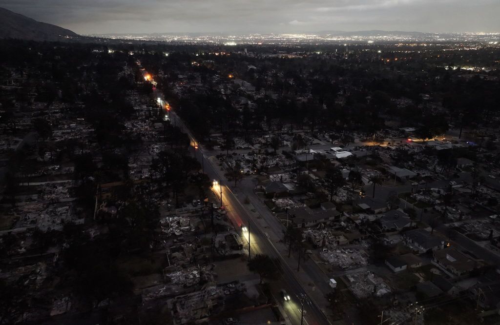 Hujan Pertama di Los Angeles Bantu Padamkan Api namun Picu Risiko Longsor