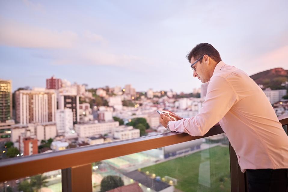 SaaS di Amerika Latin: Mengubah Layanan dengan WhatsApp dan AI