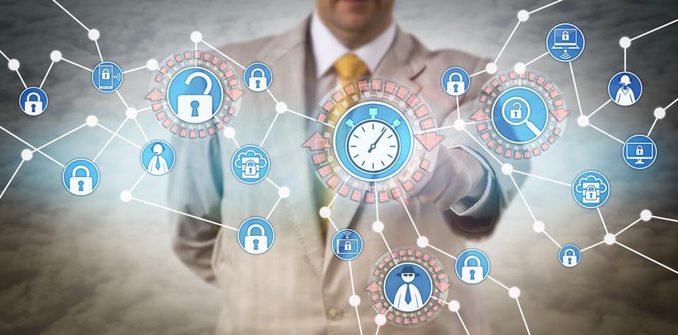 Strategi Ampuh Tim Teknologi Menghadapi Beragam Ancaman Keamanan Siber Terbaru