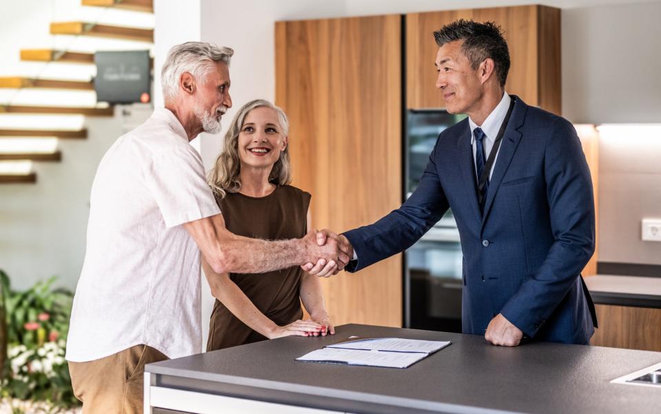 Panduan Lengkap Biaya dan Pilihan Agen Properti di Inggris untuk Penjual