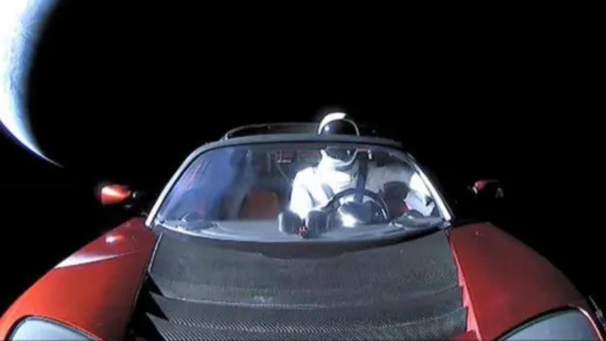 Tesla Roadster Elon Musk Disangka Asteroid, Jadi Bukti Kurangnya Pelacakan Sampah Antariksa