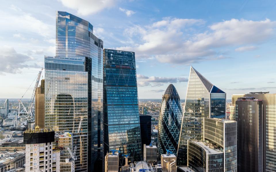 Mengapa Saham Diploma Masih Layak Dibeli di Tengah Rekor FTSE 100