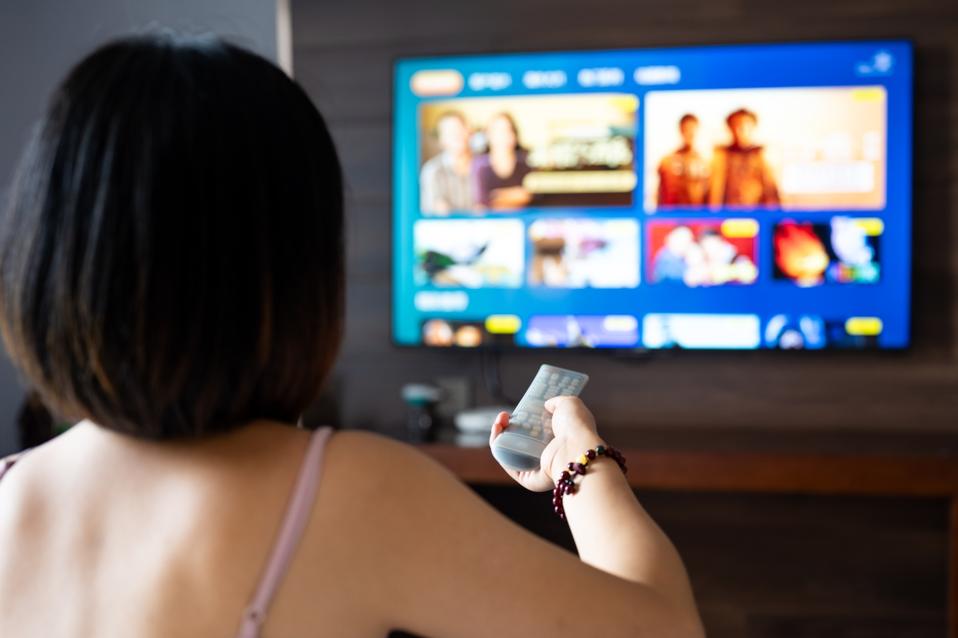 Pertarungan OS TV Pintar dan Masa Depan Iklan di Dunia Connected TV