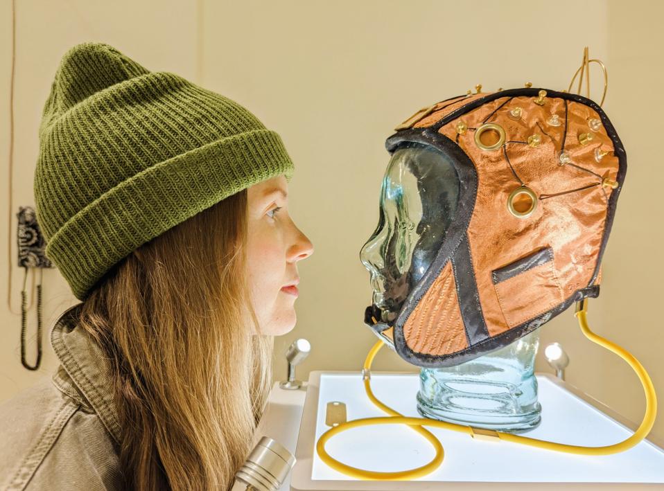 Menelusuri Otak Lewat Suara: Instalasi Eksplorasi Pikiran Beatie Wolfe