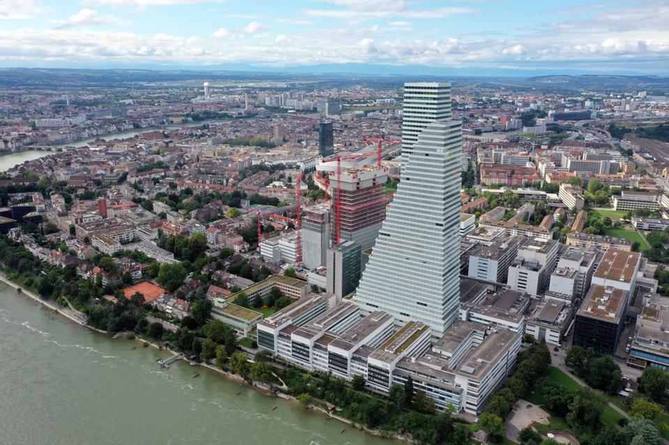 Roche Tunjuk Wafaa Mamilli Pimpin Digitalisasi dan Teknologi untuk Masa Depan Kesehatan