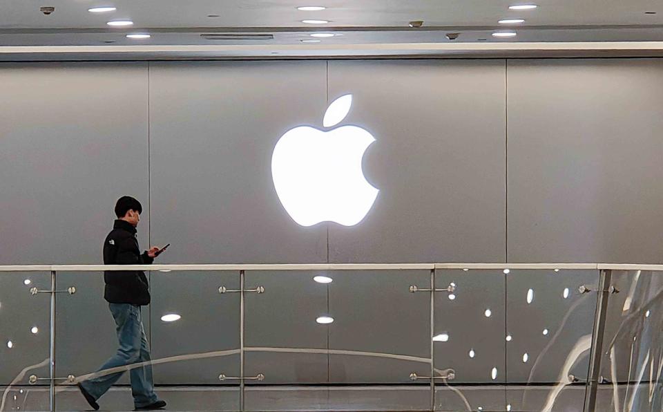 Pendapatan Apple Naik Rekor, Tapi Penjualan iPhone di China Turun