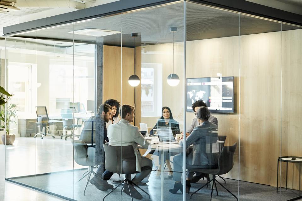 Mengapa Dewan Direksi Harus Jadikan Inovasi Prioritas Utama Tata Kelola Perusahaan