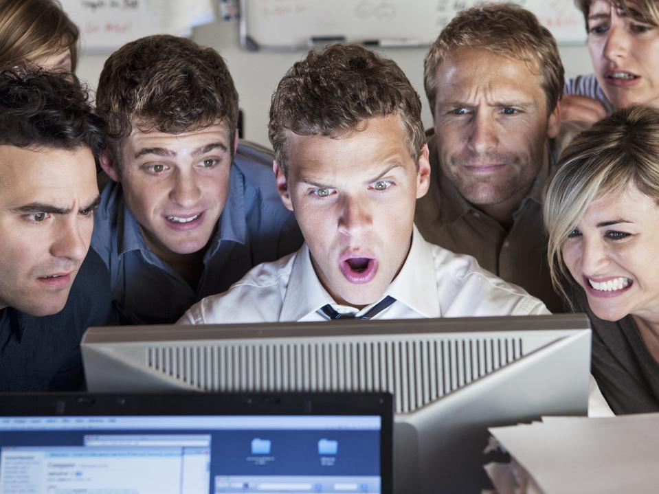 Rahasia Mixture-of-Experts: Cara Baru Hemat Biaya Ciptakan AI Canggih