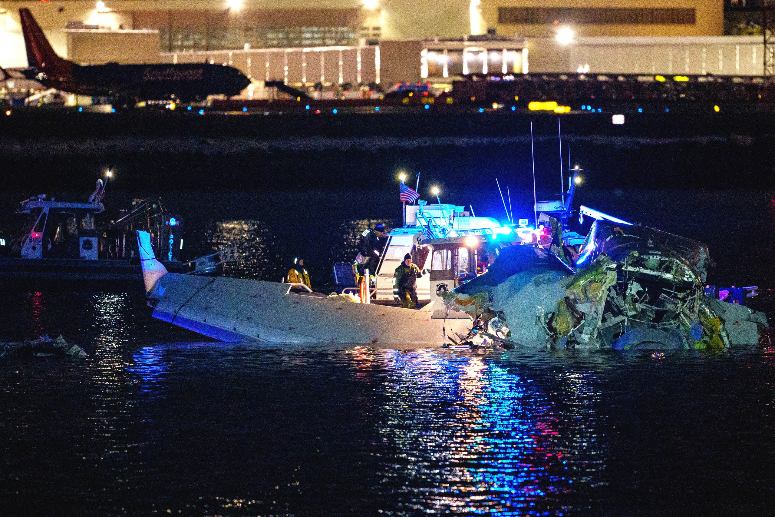 Kecelakaan Tabrakan Udara di Washington Picu Sorotan Kekurangan Pengatur dan Pilot