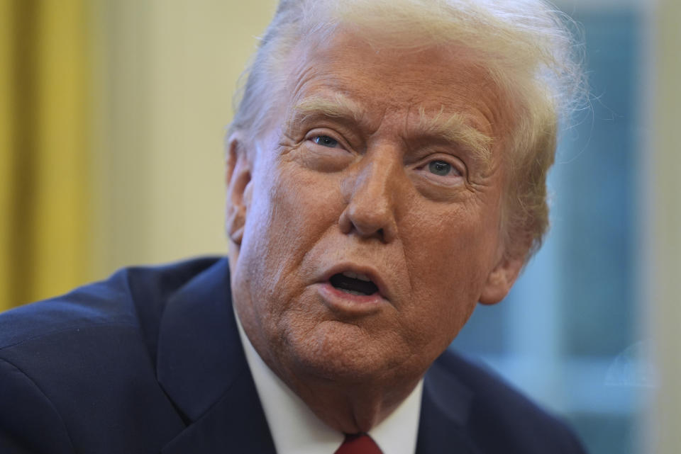 Trump Terapkan Tarif Impor Baru: Risiko Inflasi dan Perang Dagang Global