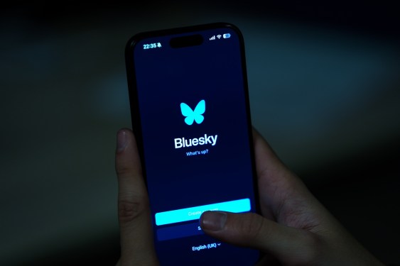Alternatif TikTok Terdesentralisasi: Masa Depan Sosial Video di Bluesky dan AT Protocol