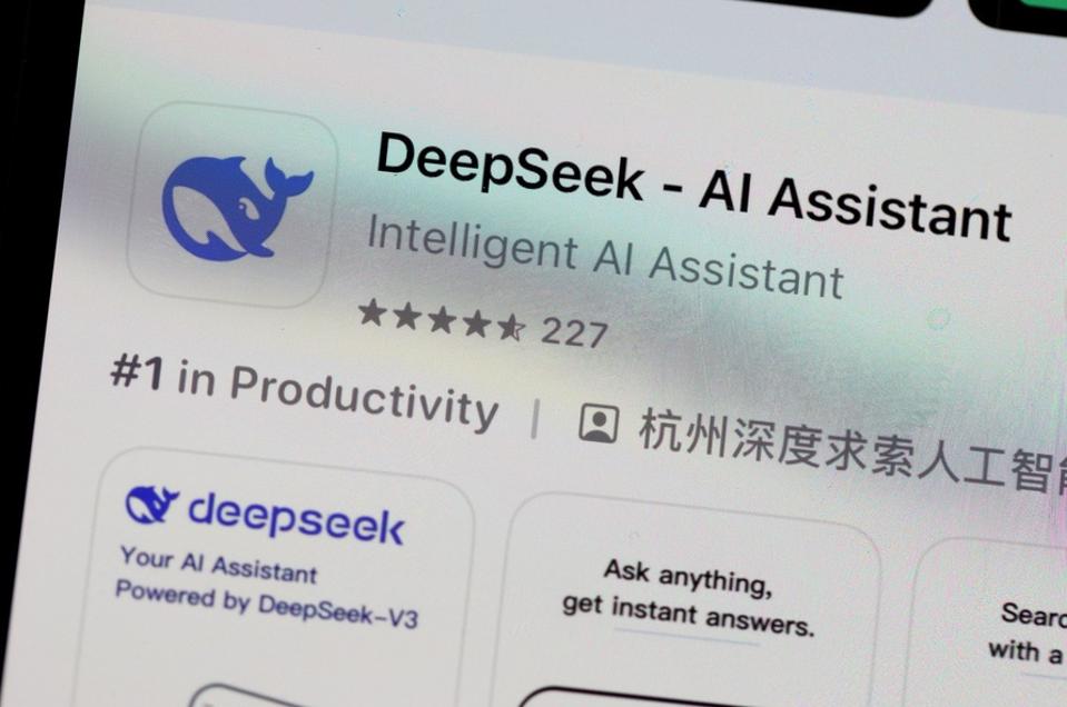 DeepSeek dan Hype AI: Kenapa LLM Bukan Jawaban Semua Masalah AI