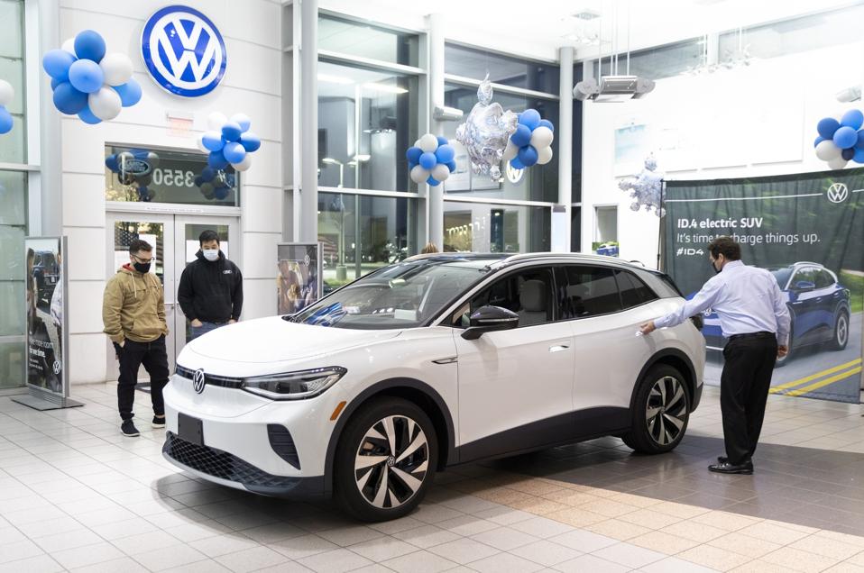 Kendaraan Listrik Memimpin Penurunan Emisi Transportasi dan Krisis Iklim