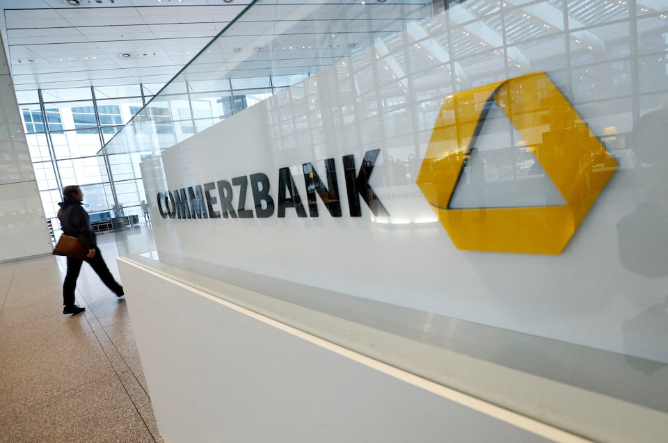 Commerzbank Raih Laba Rekor dan Hadapi Tekanan Penggabungan UniCredit