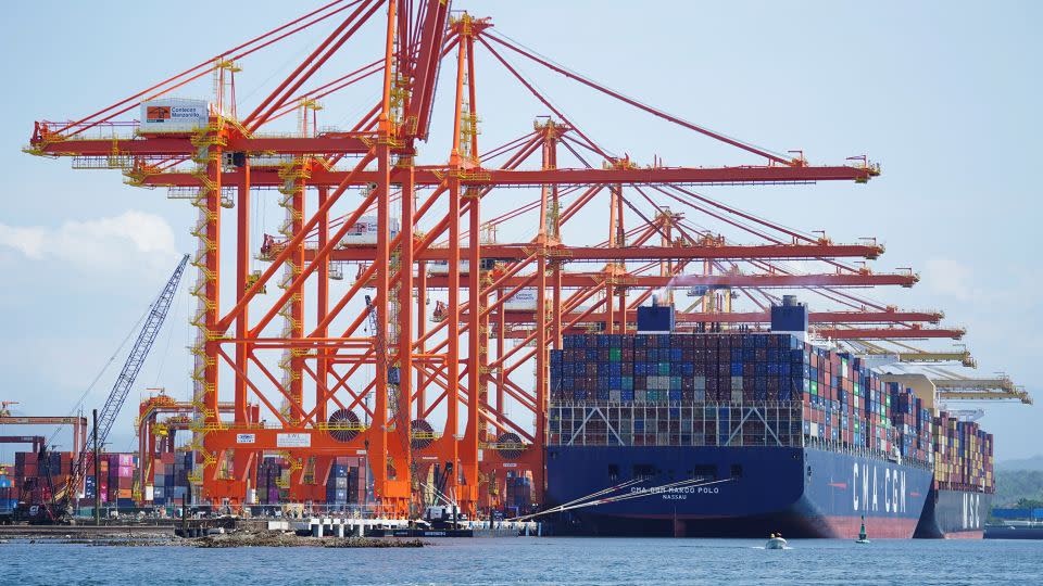 Pasar Asia Terpuruk karena Tarif Trump Picu Perang Dagang Global